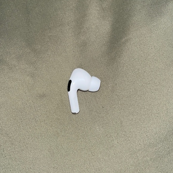 AirPod Pros - Picture 5 of 6
